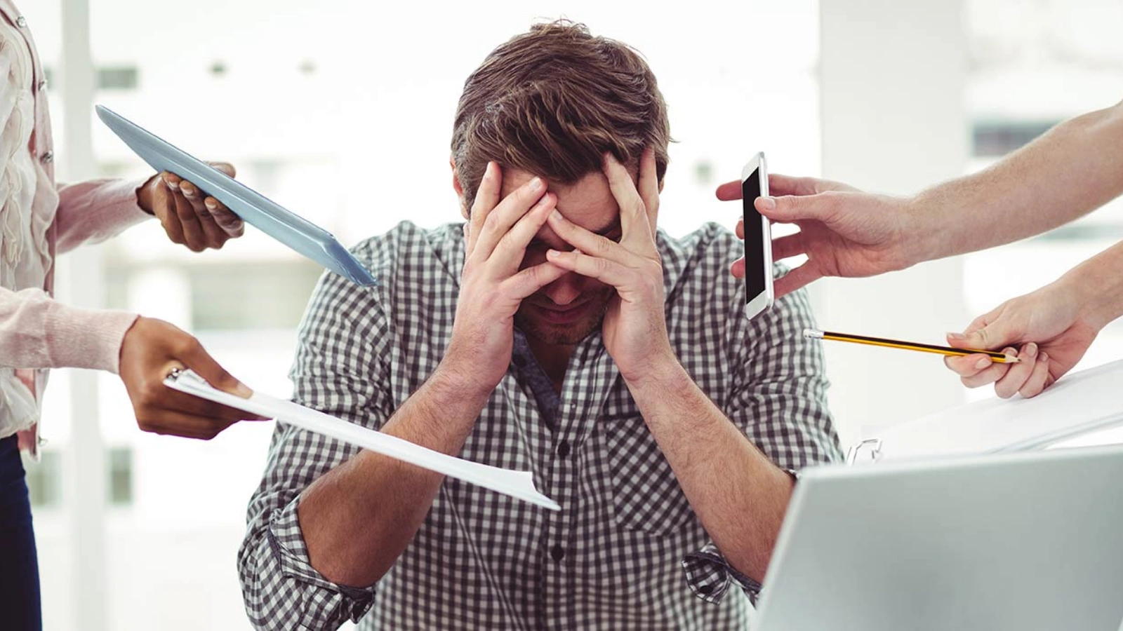 What Is The Psychology Behind Why Office Distractions Affect The Brain psychology-behind-why-office-distractions